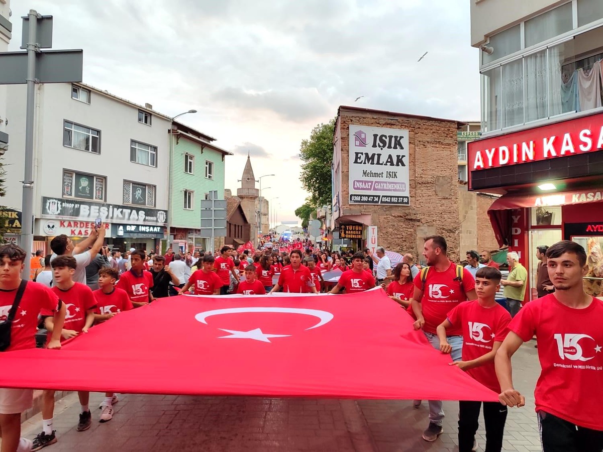 Sinop\'ta 15 Temmuz Demokrasi ve Milli Birlik Günü Yürüyüşü Gerçekleştirildi