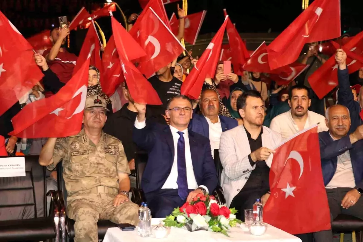 Van\'da 15 Temmuz Demokrasi ve Milli Birlik Günü Kutlandı