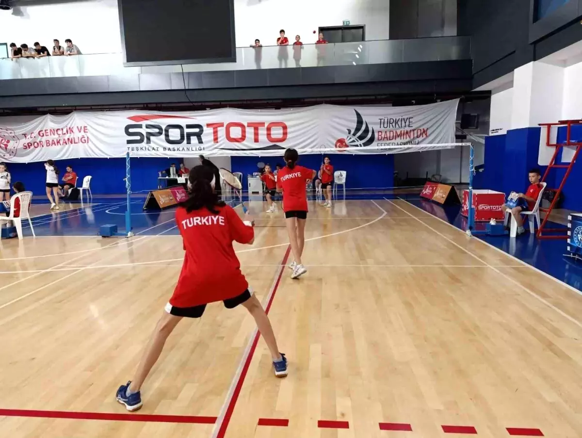 Yunusemre Belediyespor Badmintoncuları Uluslararası Turnuvada Madalyaları Topladı