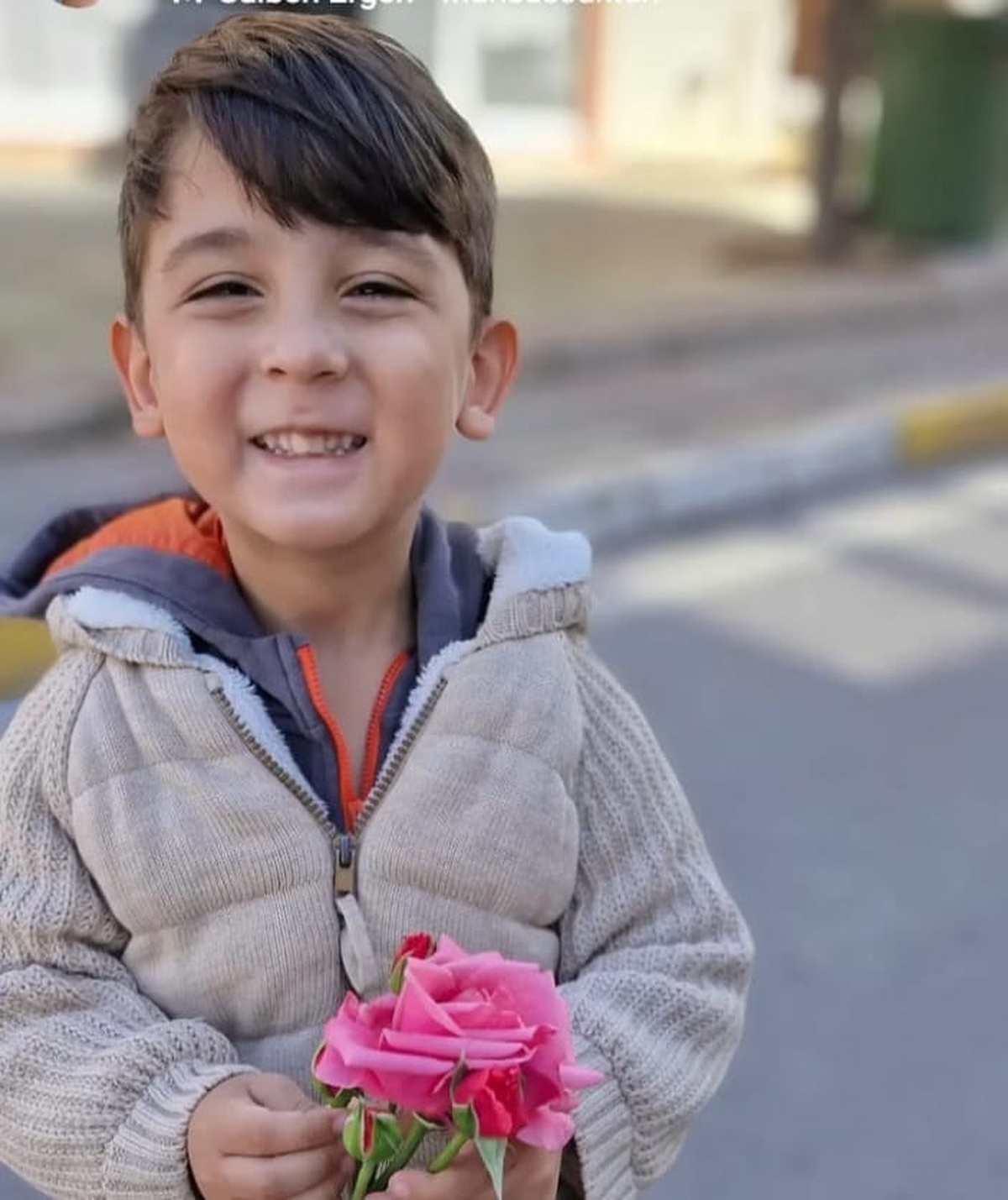 Körfez\'de 4. kattan düşen çocuk hayatını kaybetti
