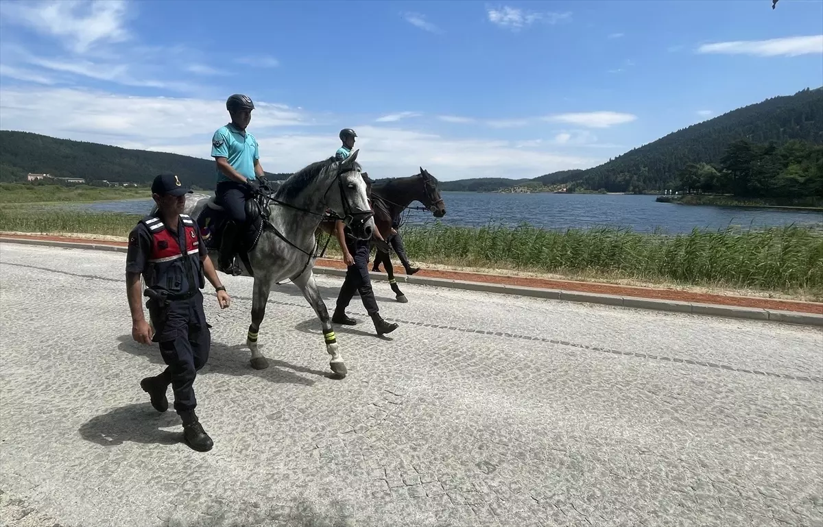 Abant Gölü Milli Parkı\'nda Atlı Jandarma Timleri Görev Yapıyor