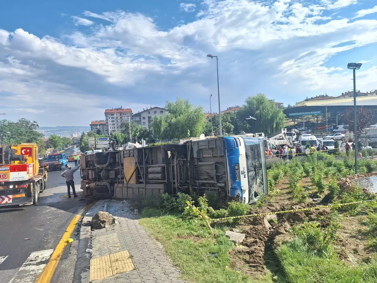 Keçiören\'de belediye otobüsü devrildi: 5 yaralı