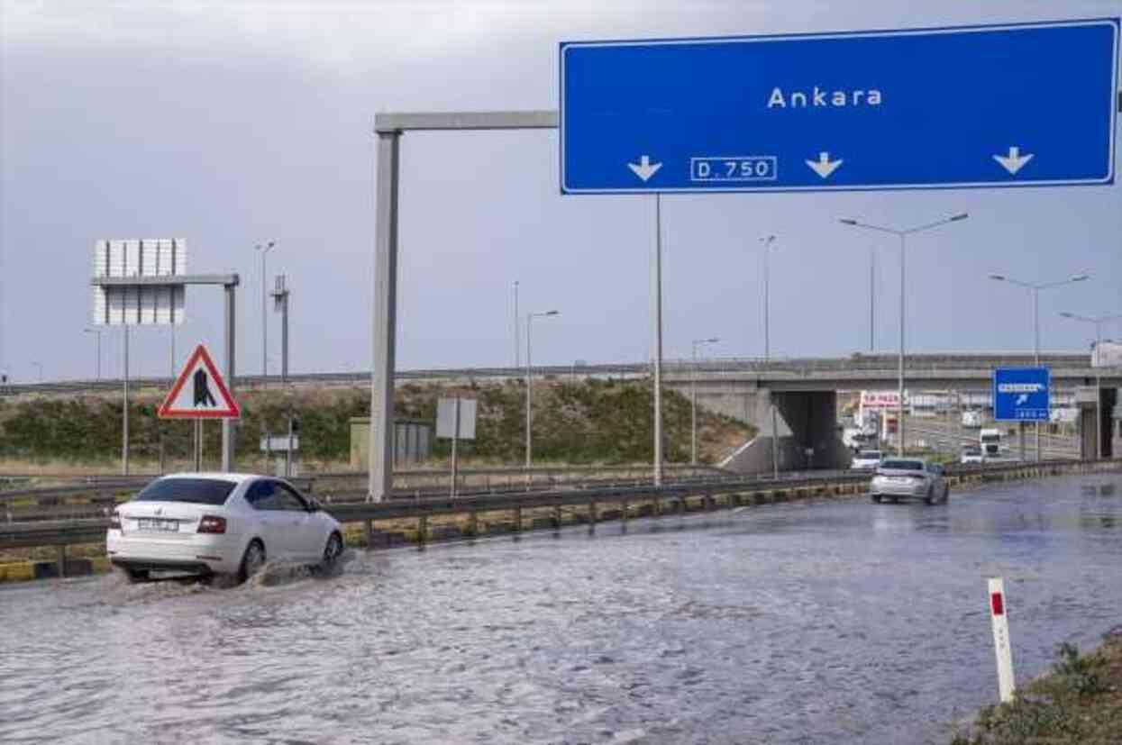 Ankara ve 3 kenti sağanak vurdu! Evleri su bastı, yollar göle döndü