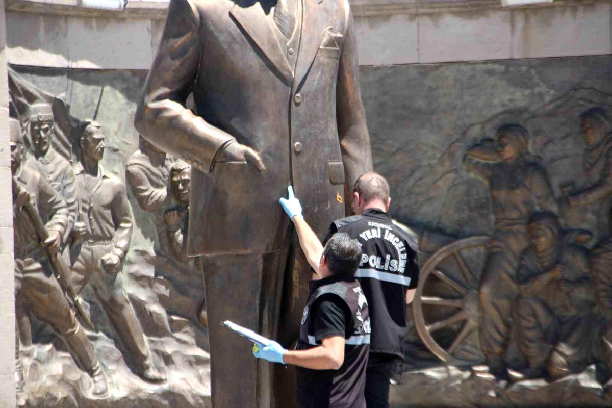Kayseri\'de Atatürk heykeline saldıranlara dava açıldı