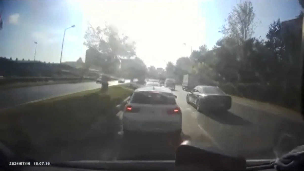 Bakırköy\'de Motosikletli Son Anda Ölümden Kurtuldu
