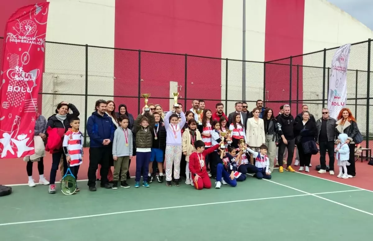 Bolu\'da Büyükler Tenis Turnuvası Yoğun Katılımla Başladı