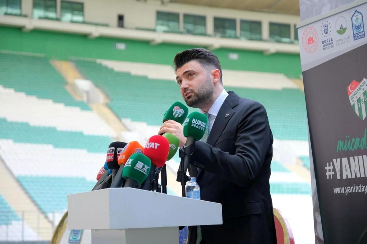 Bursaspor Başkanı Enes Çelik, Bursa Büyükşehir Meclis Toplantısı\'nda yaşananlarla ilgili açıklamalarda bulundu