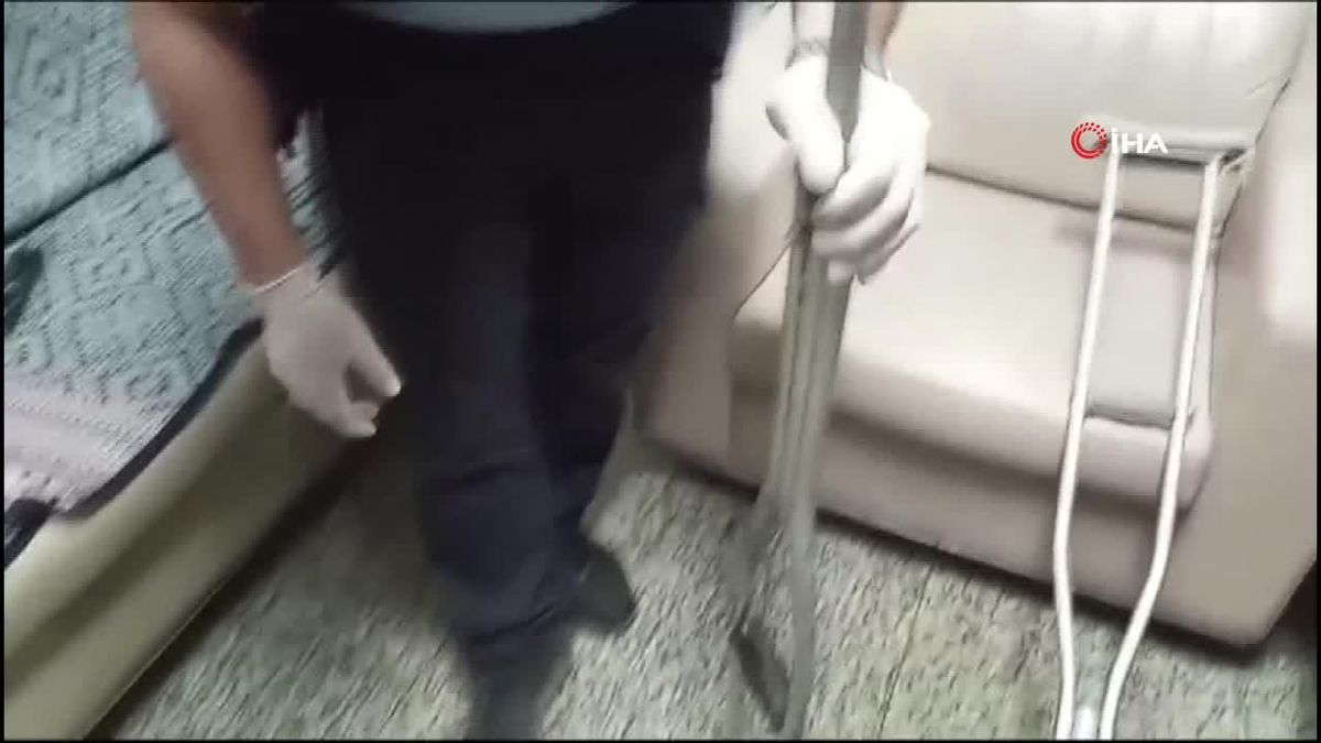 Dilencinin bastonundan 7 bin lira çıktı