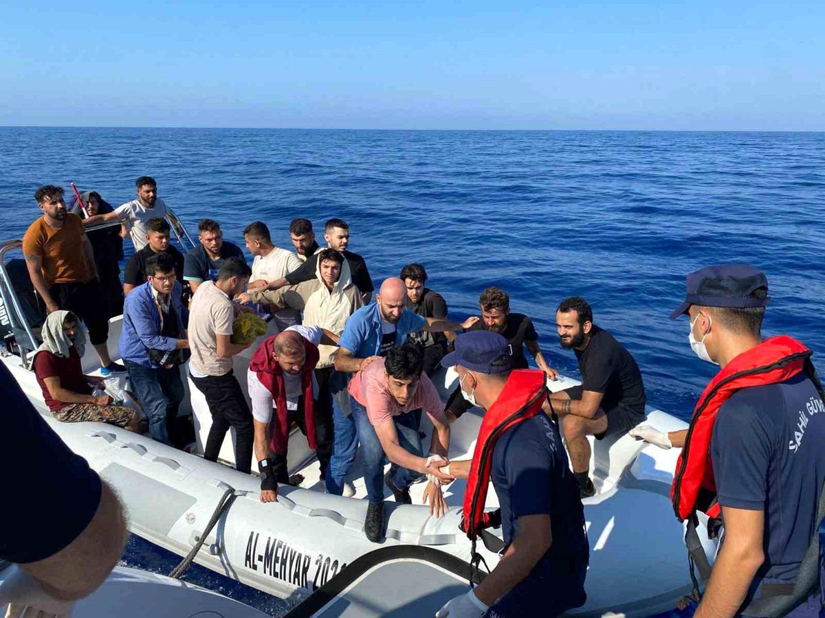 Yunanistan Sahil Güvenlik Unsurları Tarafından Türk Karasularına Geri İtildi, 25 Düzensiz Göçmen Kurtarıldı