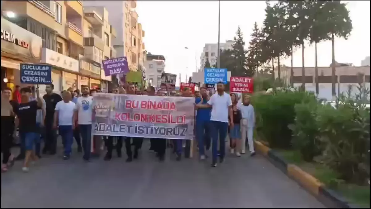 Furkan Apartmanı\'nda Yakınlarını Kaybedenler Nizip\'te Adalet Yürüyüşü Gerçekleştirdi