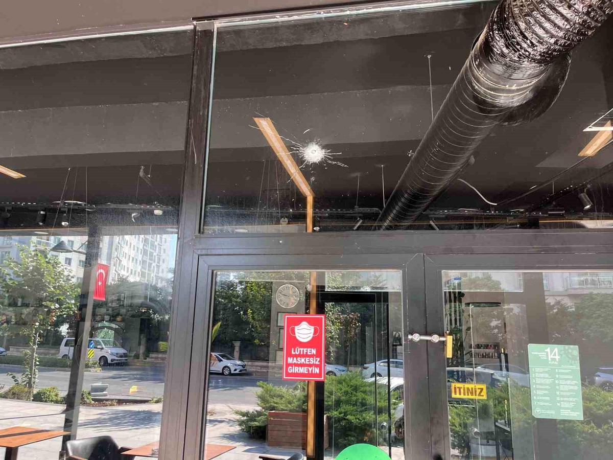 İstanbul Esenyurt\'ta bir güzellik salonu motosikletli saldırganlar tarafından kurşunlandı