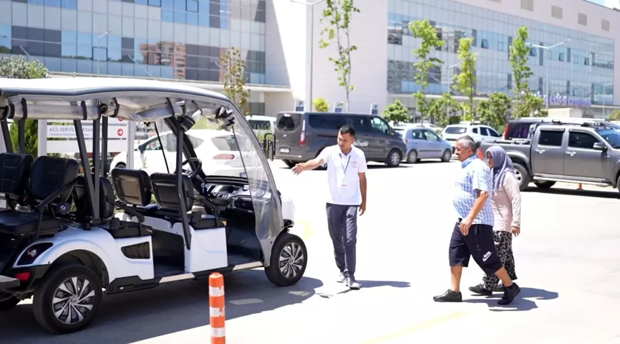 Antalya Şehir Hastanesi\'nde Engellilere Elektrikli Buggy Hizmeti