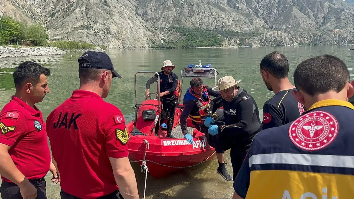 Heyelan sonucu çaya sürüklenen araçta kaybolan bebeğin cesedine ulaşıldı