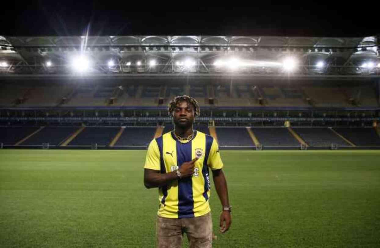 İlk günden tartışmalara dahil oldu! Allan Saint-Maximin'den Galatasaray ve Trabzonspor taraftarlarına olay yanıt