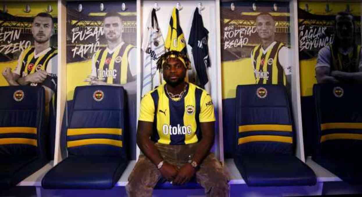 İlk günden tartışmalara dahil oldu! Allan Saint-Maximin'den Galatasaray ve Trabzonspor taraftarlarına olay yanıt