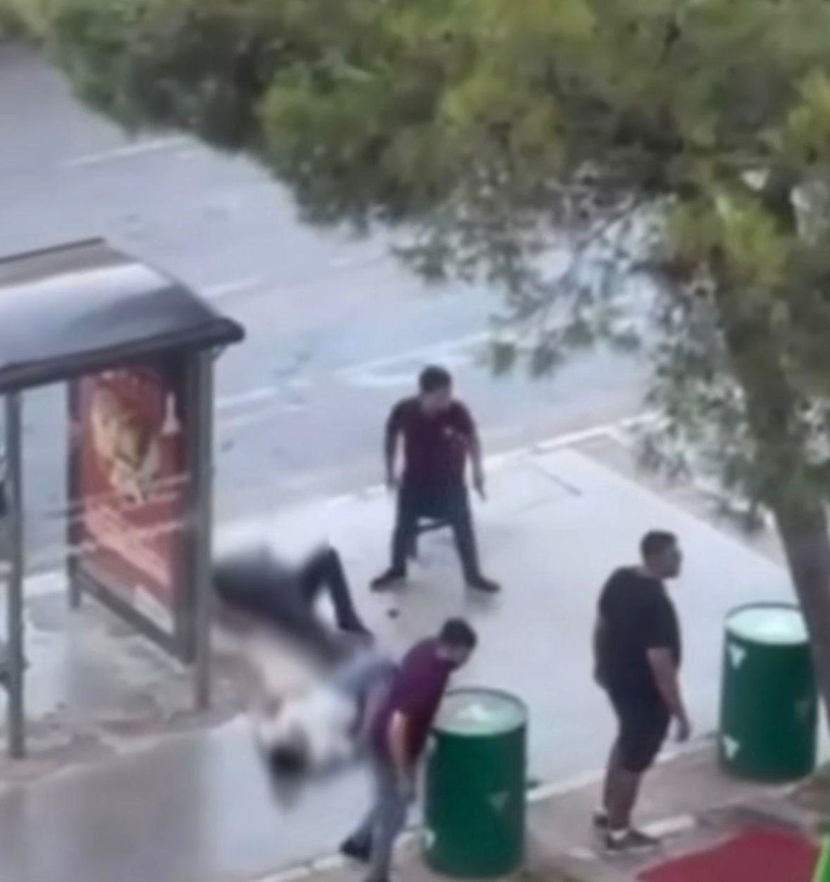 İzmir\'de kafenin önünde silahlı kavga: 3 yaralı, 4 şüpheli gözaltında