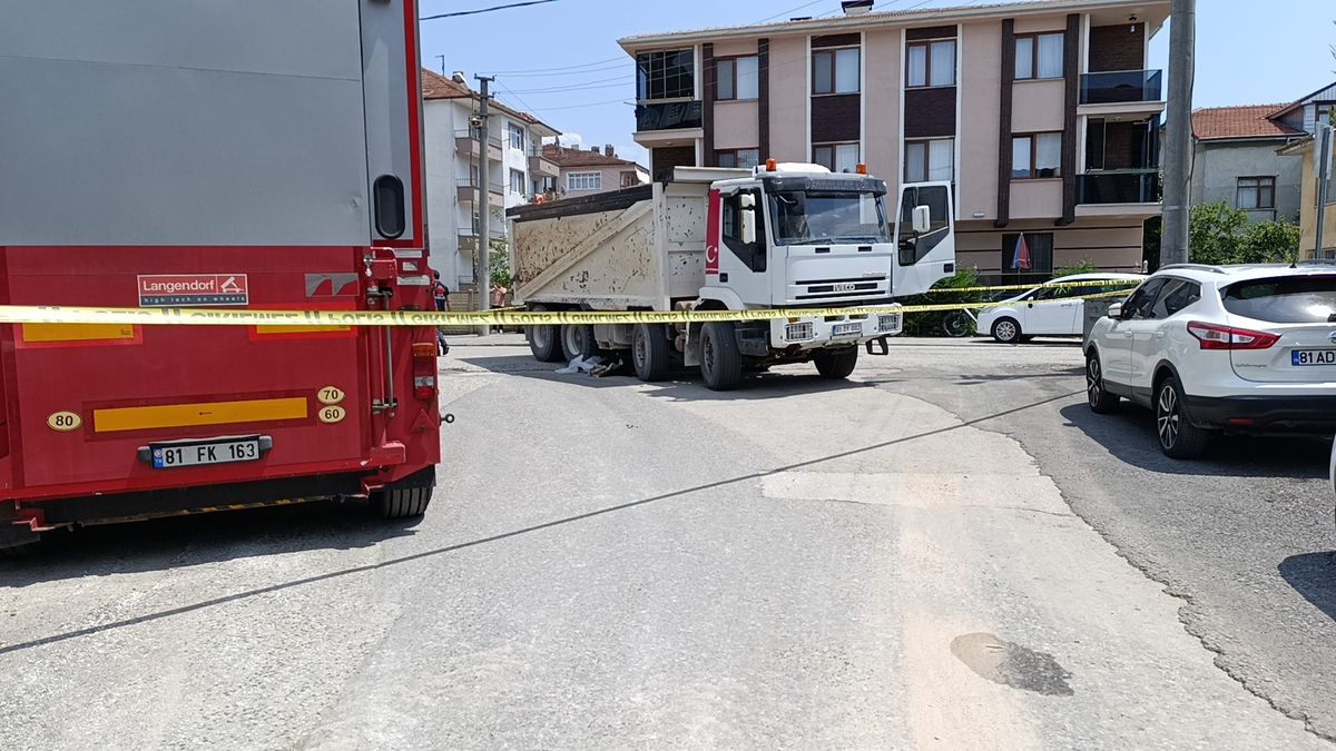 Düzce\'de Kamyonun Çarptığı Suriyeli Çocuk Hayatını Kaybetti