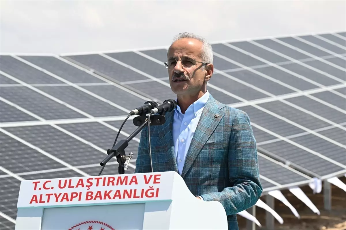 Ulaştırma Bakanı: Güneş Enerjisi Santralleri Ülke Geneline Yaygınlaştırılacak