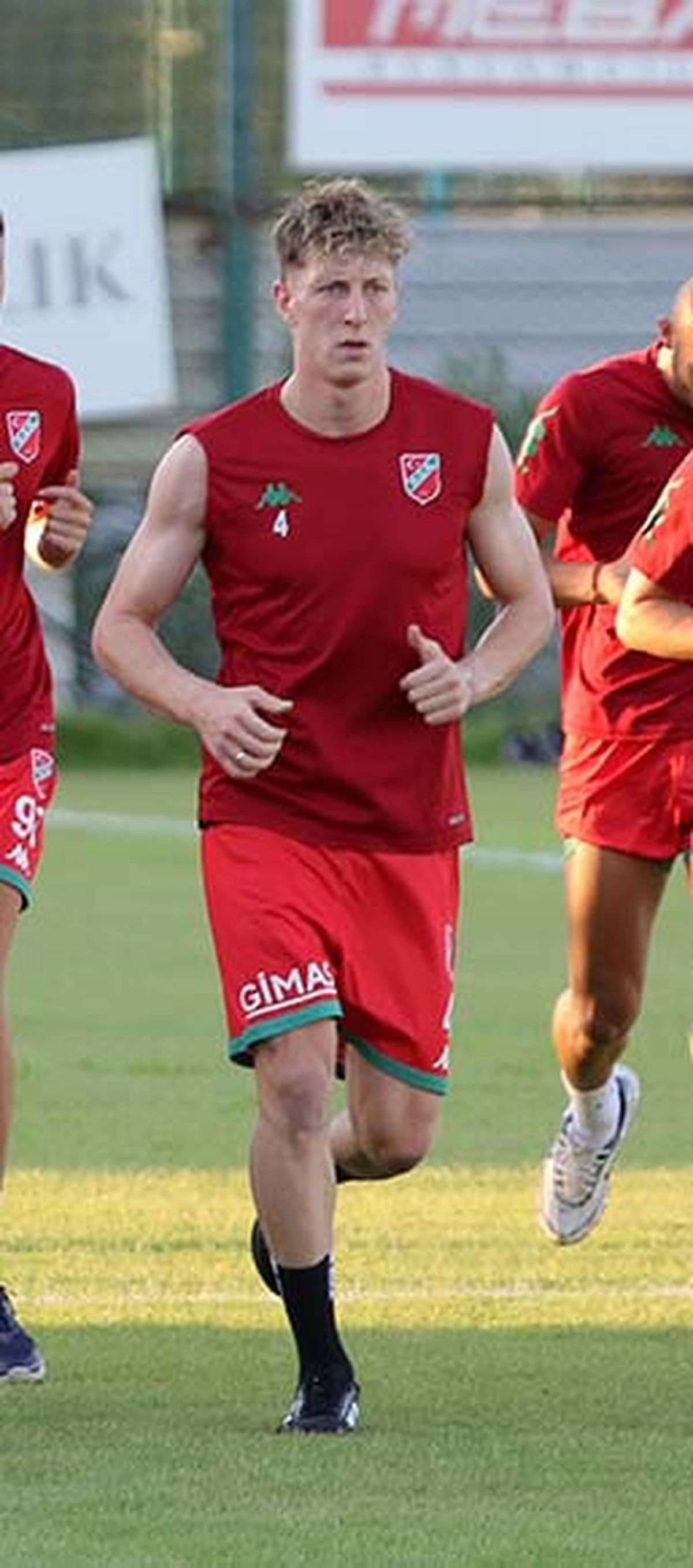 Karşıyaka\'nın yeni transferi Abdülkadir Öksüz antrenmanda sakatlandı