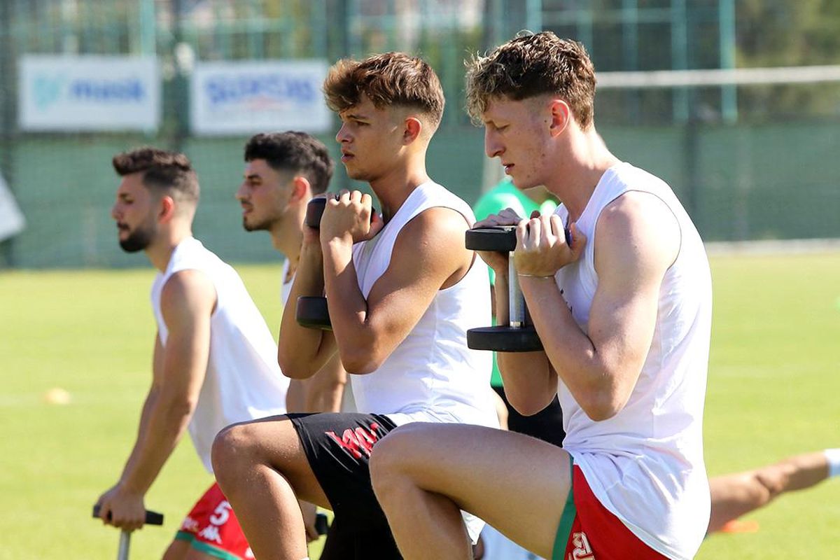 Karşıyaka\'nın yeni transferi Abdulkadir Öksüz sakatlandı