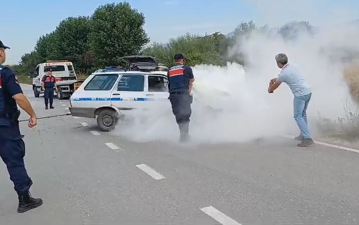 Bolu\'da Kaza Sonrası Otomobil Yanmaya Başladı
