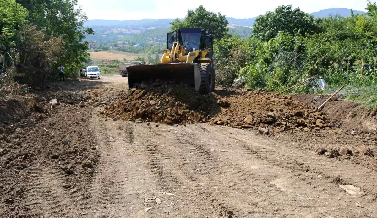 İlkadım Belediyesi Güzeldere Mahallesi\'nde yol açma çalışması gerçekleştirdi