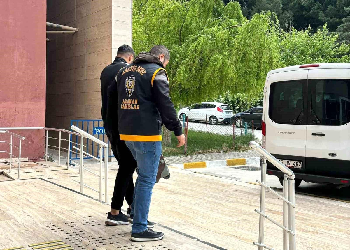 Manisa\'da Kasten Öldürmeye Teşebbüs, Şantaj, Tehdit ve Hırsızlık Suçlarından Aranan Şahıs Yakalandı