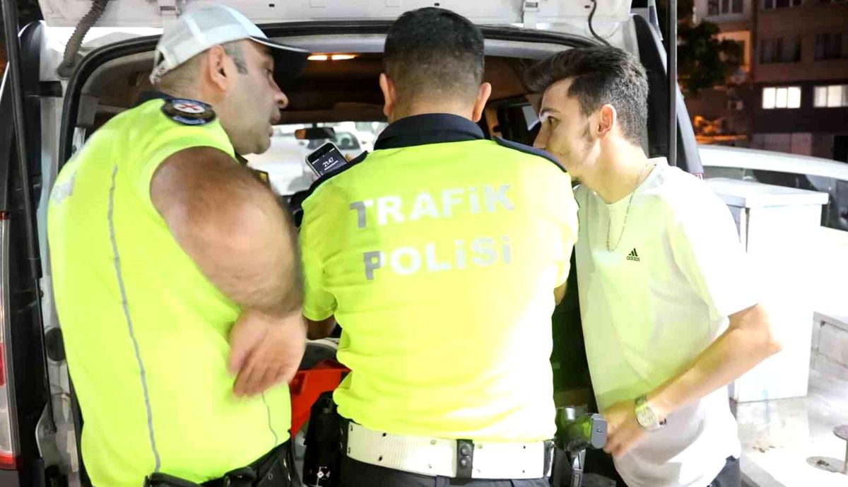 Ehliyetsiz Sürücü Polise Cevap Veremedi
