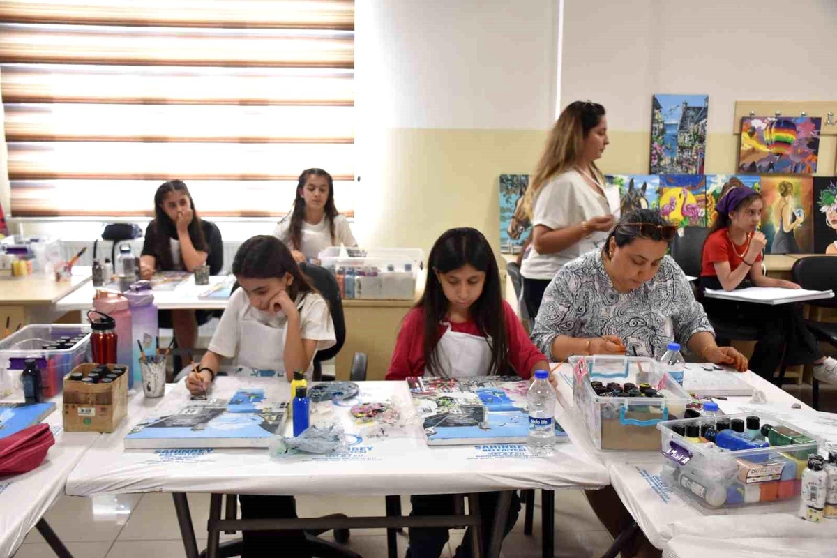 Şahinbey Belediyesi\'nden Binevler Sosyal Tesisi\'nde Resim Kursu