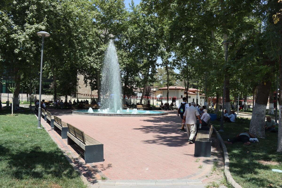 Şanlıurfa, Kahramanmaraş ve Adıyaman\'da Sıcak Hava Etkiliyor