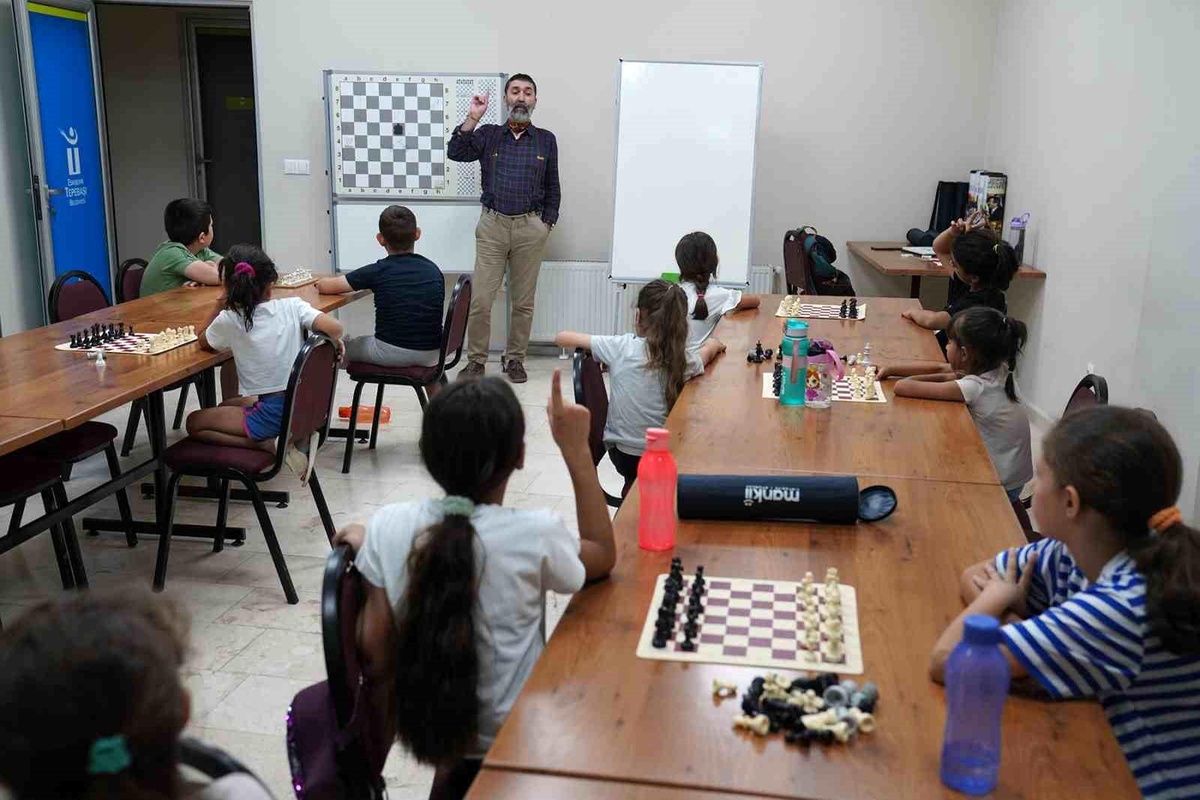 Tepebaşı Belediyesi Yaz Dönemi Çocuk Kursları Devam Ediyor