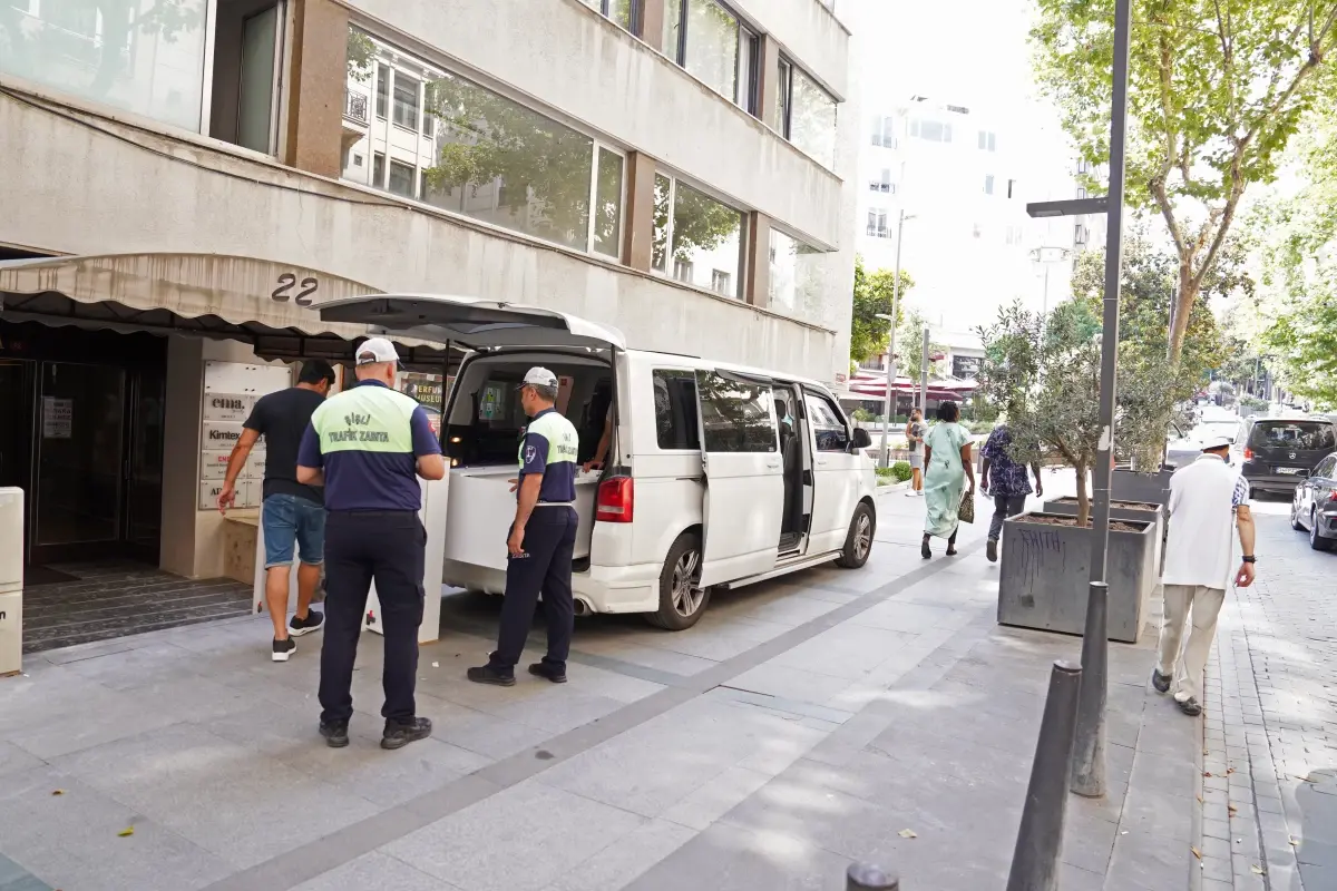 Şişli Belediyesi Zabıta Trafik Ekipleri Kaldırımlara Park Eden Araçları Drone ile Denetledi