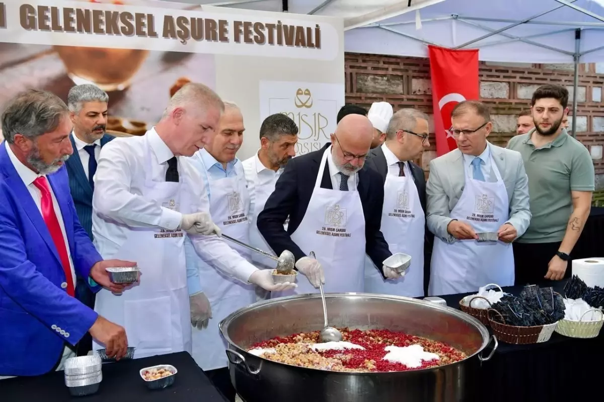 Mısır Çarşısı\'nda Geleneksel Aşure Festivali Düzenlendi