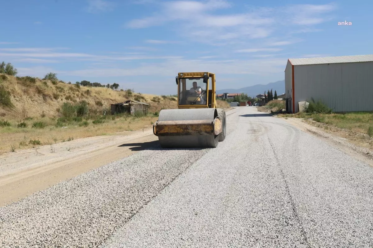 Turgutlu Belediyesi Fatih Sanayi Sitesi\'nde 7 Bin Metrekare Asfalt Serimi Gerçekleştirdi