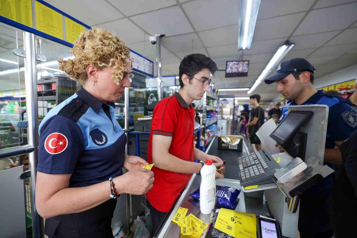 Ümraniye Belediyesi Zabıta Müdürlüğü Market Denetimlerine Devam Ediyor