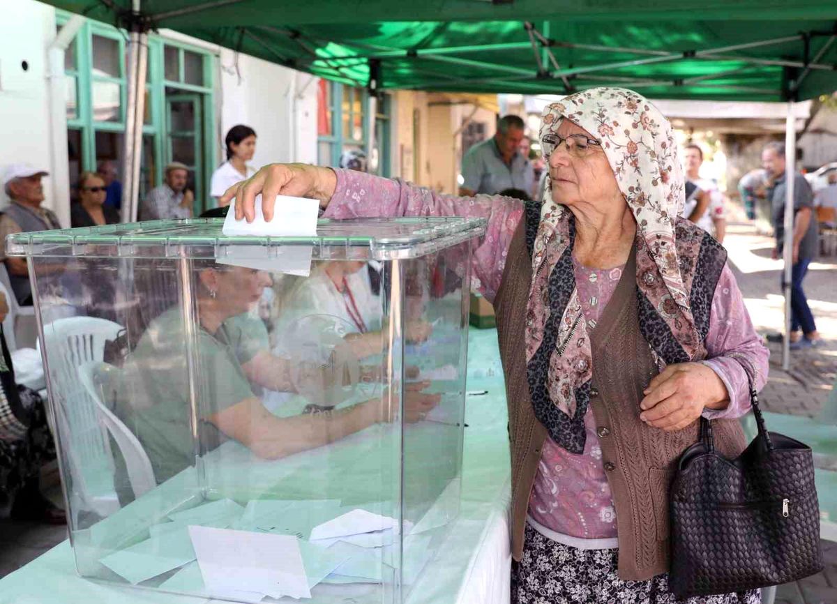 Menteşe Belediyesi, Yeşilyurt Pazarı\'nın Yeni Yerini Belirlemek İçin Anket Düzenledi