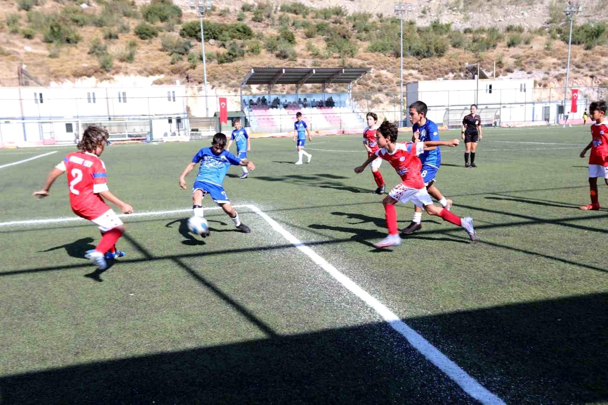 Bayraklı Belediyesi U-12 Cup Futbol Turnuvası Başladı