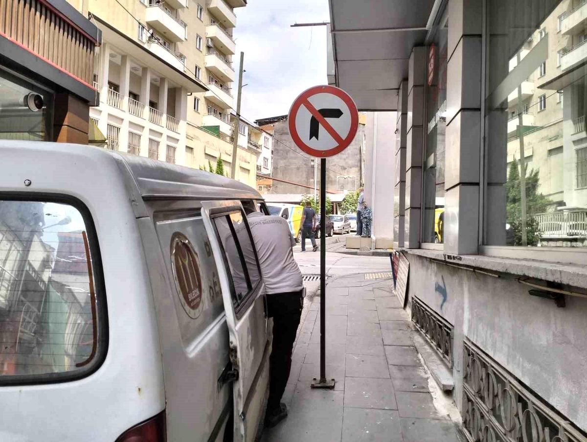 Bilecik Belediyesi Sokaklarda Yön Tabelası Çalışması Başlattı