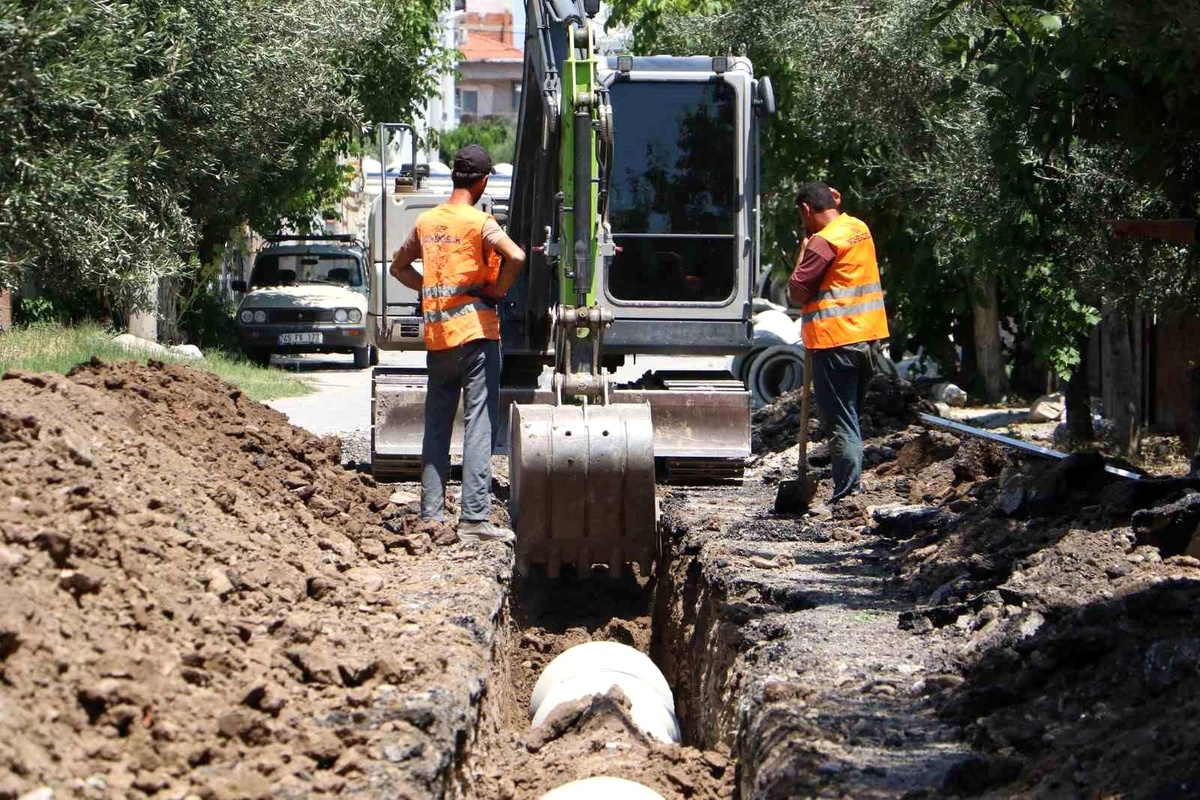MASKİ, Efendi Mahallesi\'nde yağmur suyu hattı çalışması yapıyor