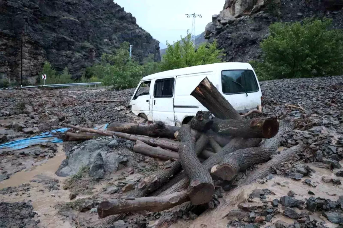 Erzurum\'da Yaşanan Sel Felaketi Ayvalı Mahallesi\'nde Büyük Zarara Yol Açtı