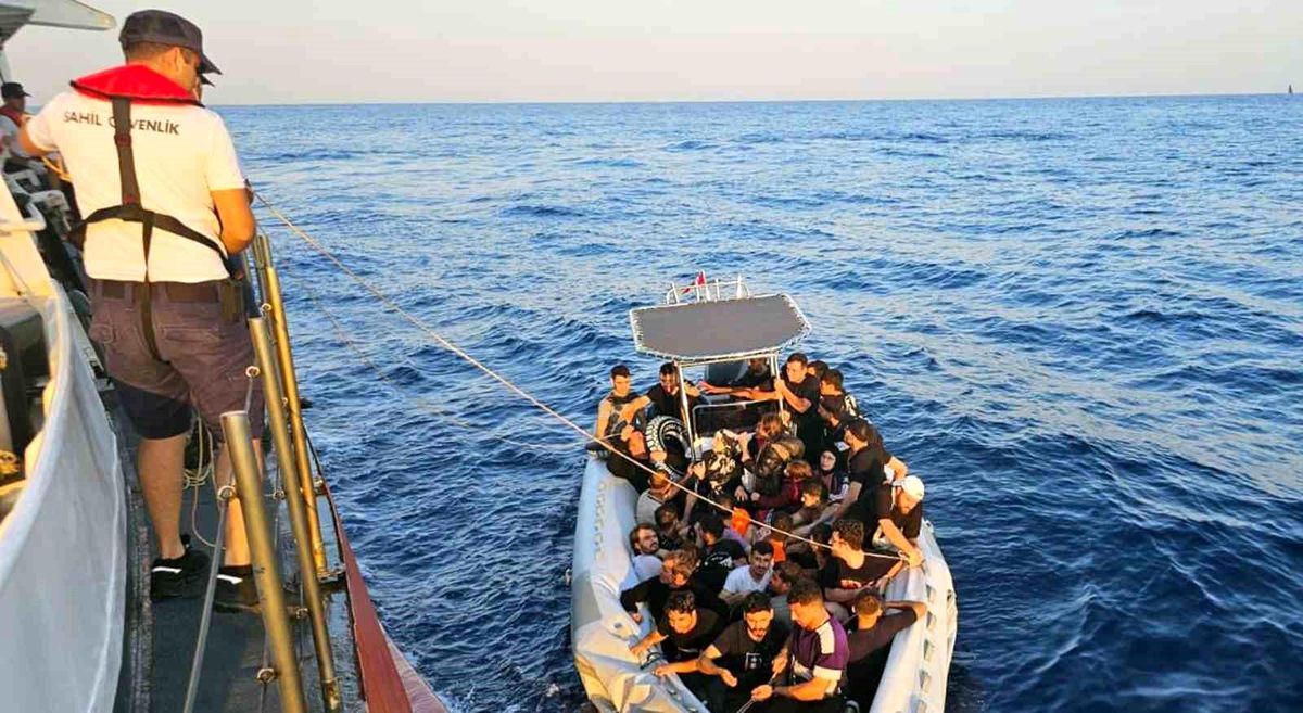 Fethiye açıklarında 31 düzensiz göçmen kurtarıldı, 27 göçmen ise yakalandı