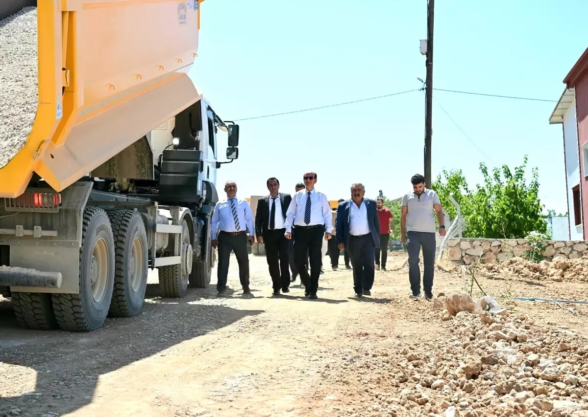 Yeşilyurt Belediyesi İkizce Mahallesinde Yol Çalışmalarını İnceledi