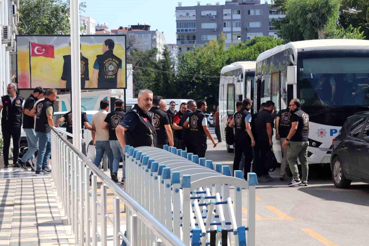 İzmir\'de yağmur sırasında elektrik akımına kapılan 2 kişiyle ilgili 27 şüpheli adliyeye sevk edildi