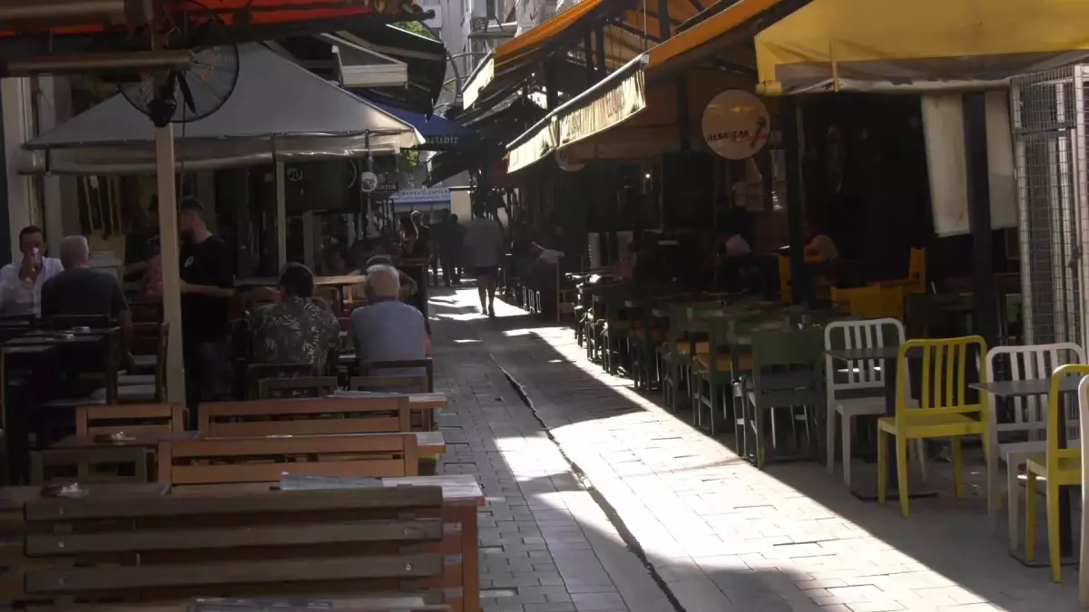 İzmir\'de İki Kişinin Yaşamını Kaybettiği Olay Sonrası Esnaftan Elektrik Dağıtım Şirketine Tepki: "Geçici Çözümlerle Sorun Geçiştirilmeye Çalışılıyor"