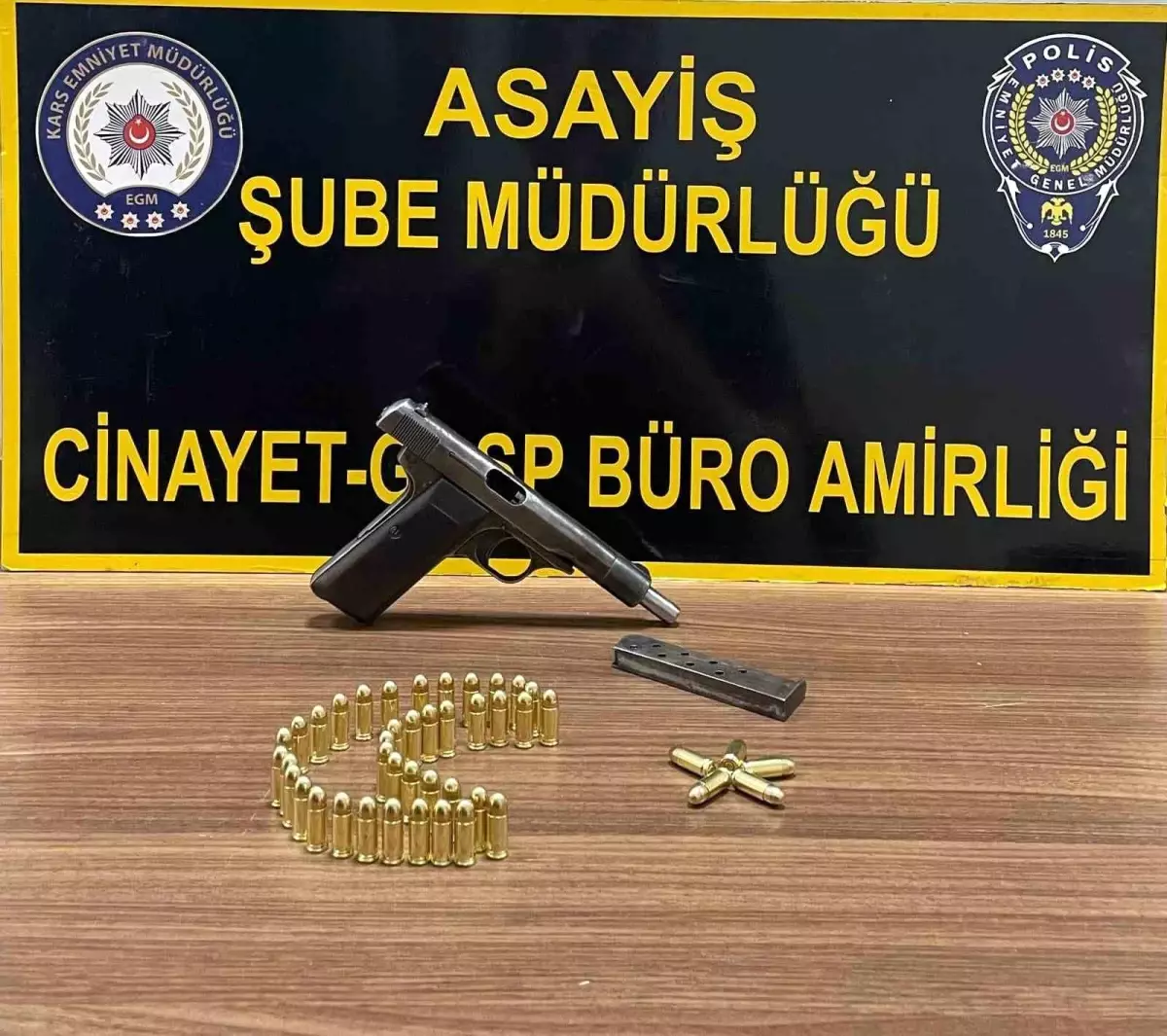 Kars\'ta Polis Operasyonunda Çok Sayıda Silah ve Mühimmat Ele Geçirildi