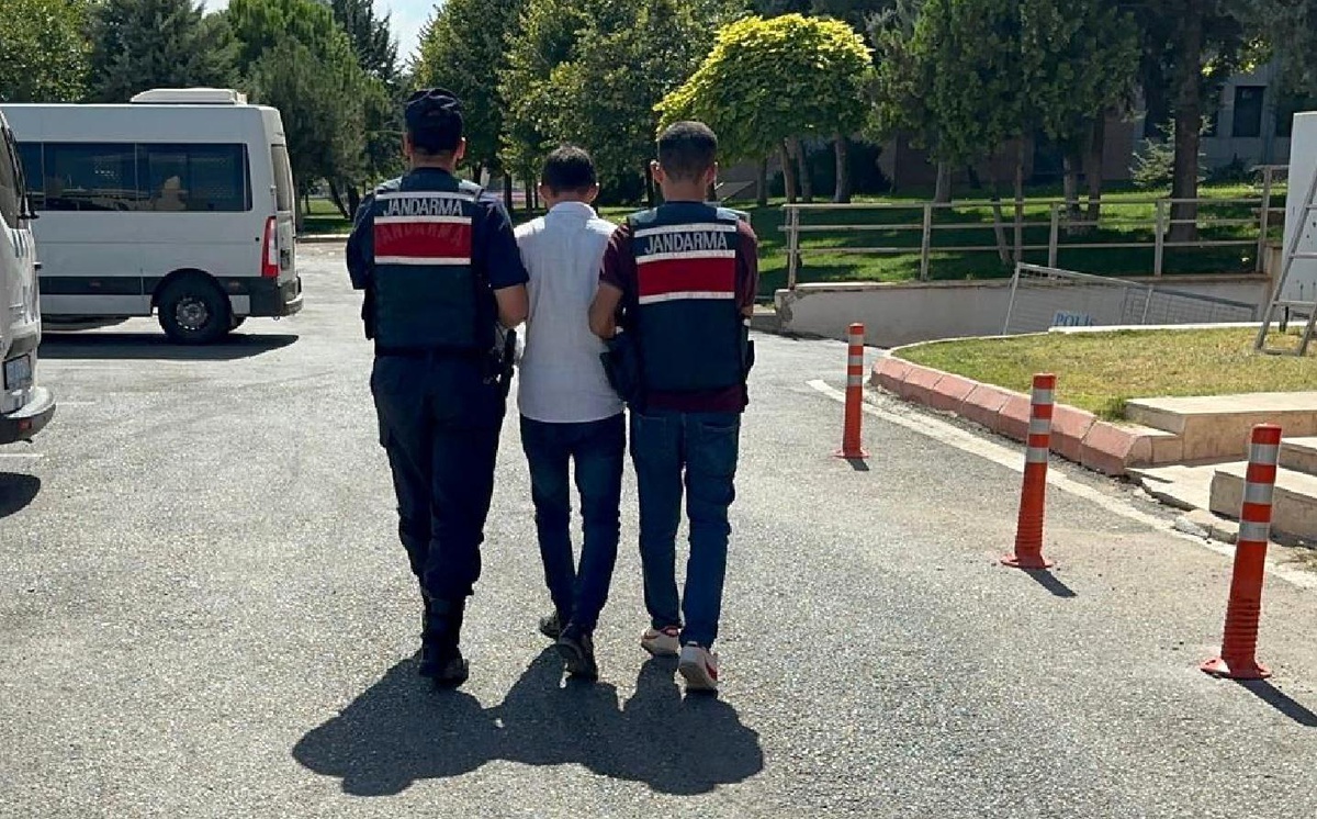 Gaziantep\'te 15 yıl kesinleşmiş cezası bulunan firari zanlı yakalandı