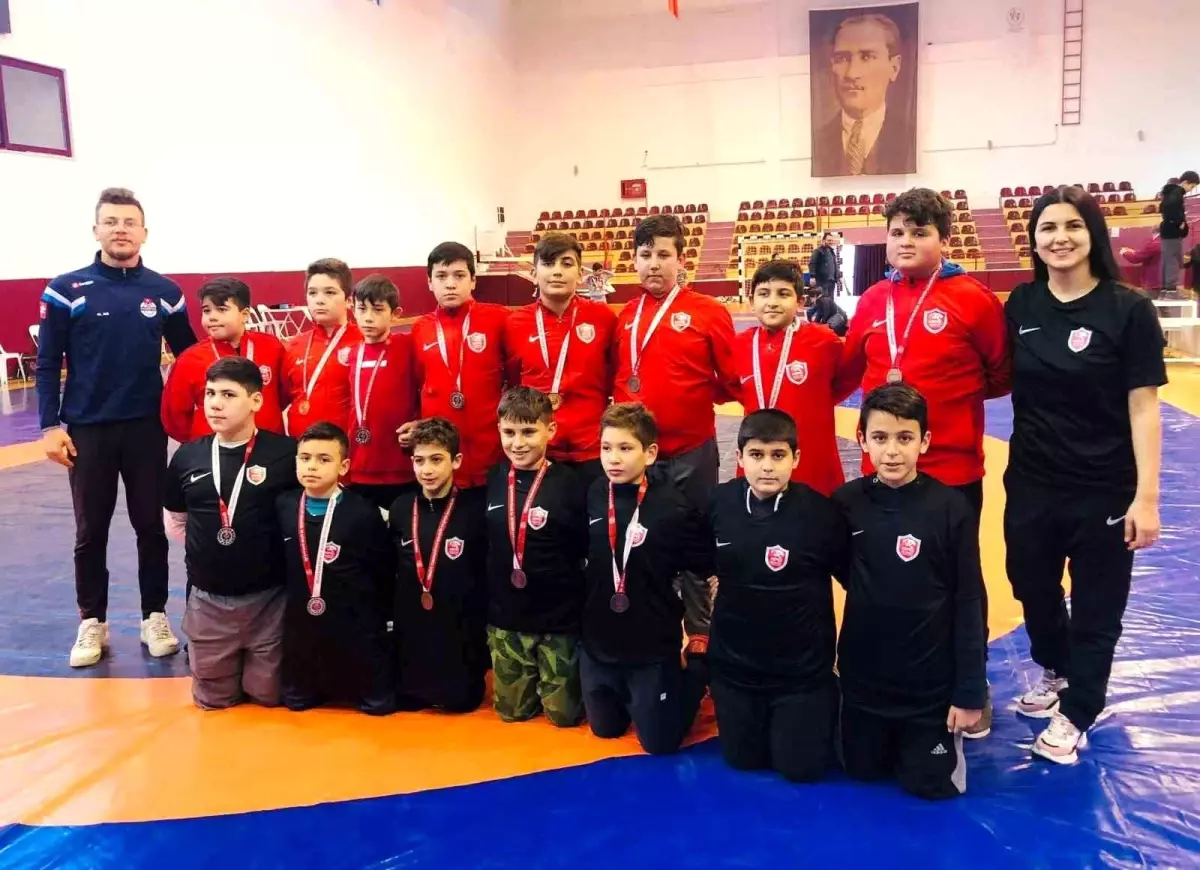 Kepez Belediyesi Spor Kulübü U13 Antalya Şampiyonası\'nda büyük başarı elde etti