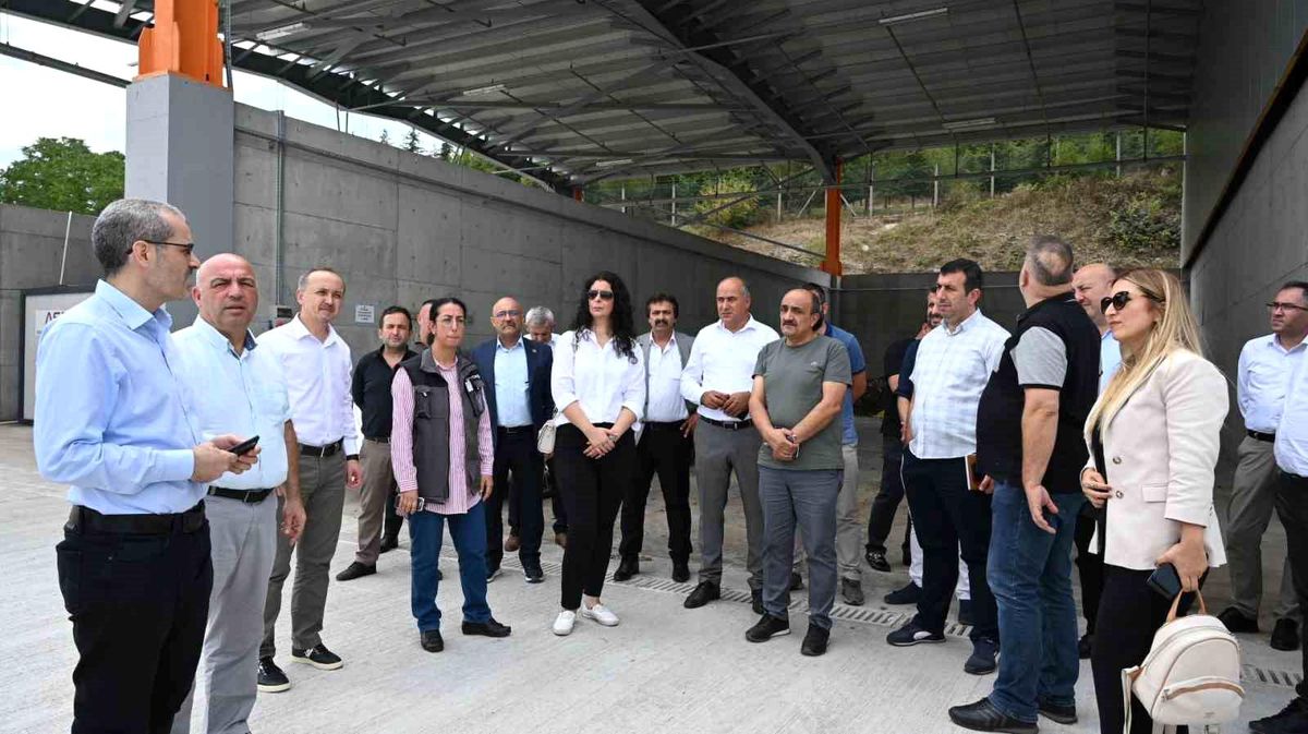 Büyükşehir Belediyesi ve İZAYDAŞ, Atık Yönetimi Toplantısı Gerçekleştirdi