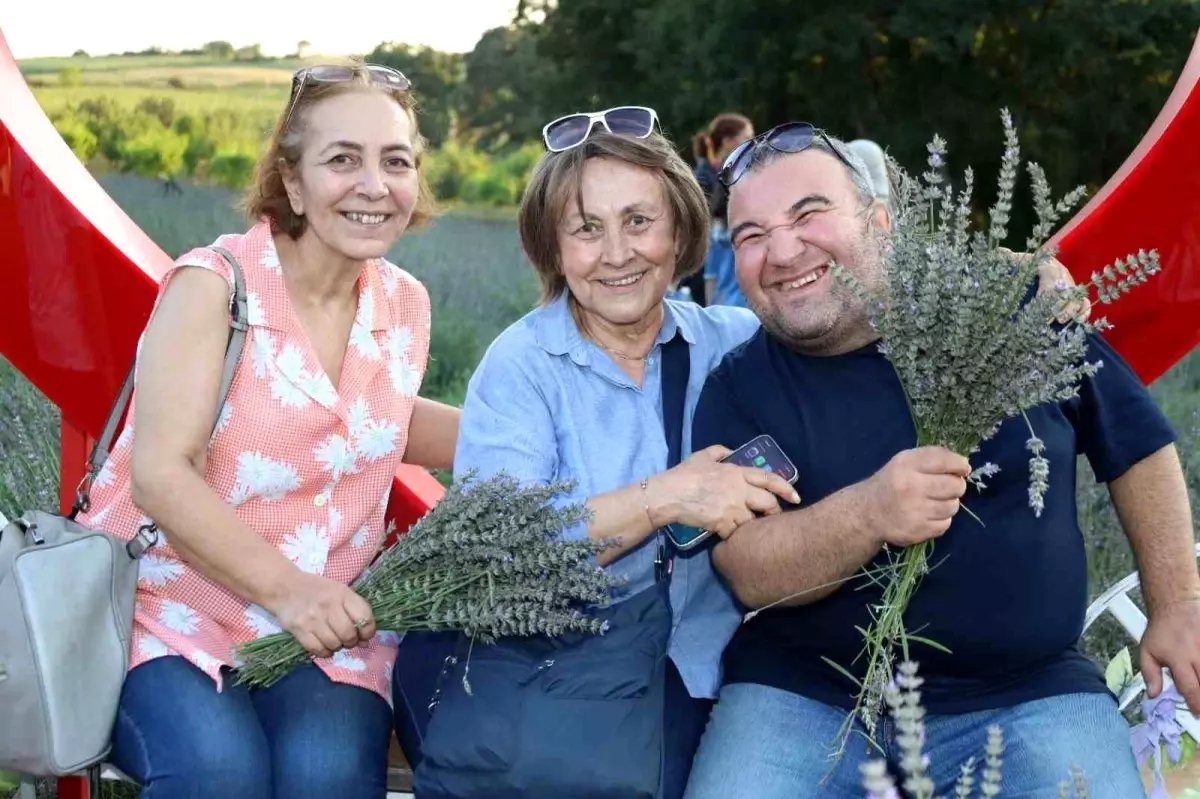 İzmit Belediyesi Lavanta Bahçesinde Özel Çocuklarla Hasat Etkinliği Düzenledi