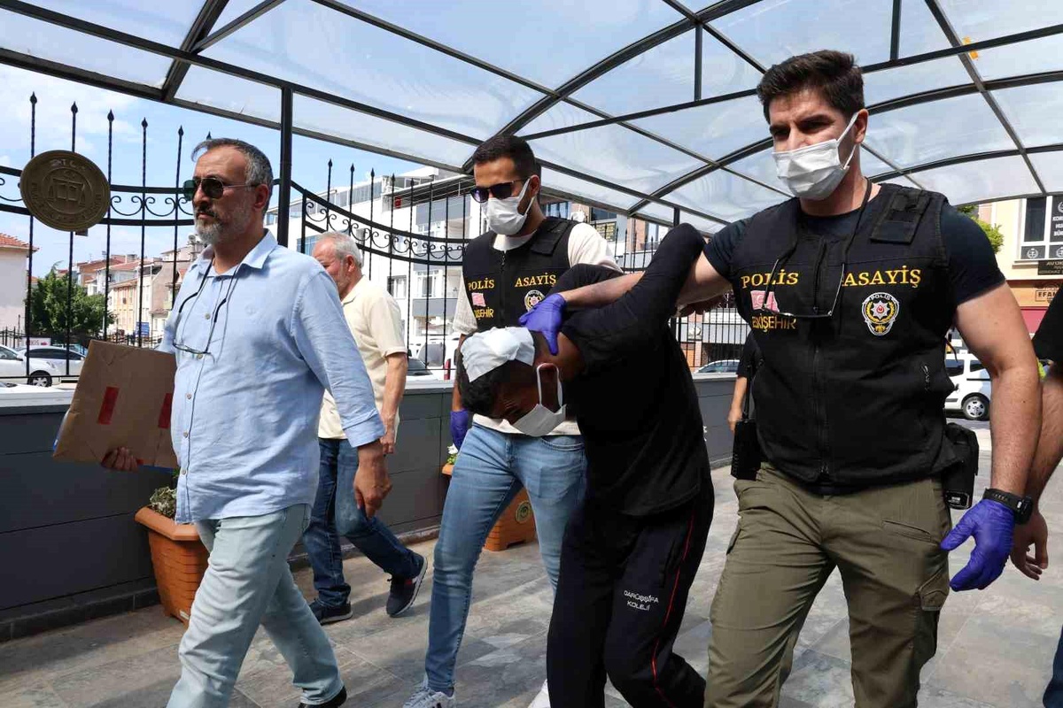 Eskişehir\'de Uyuşturucu Operasyonunda Polis Memuru Silahla Yaralandı